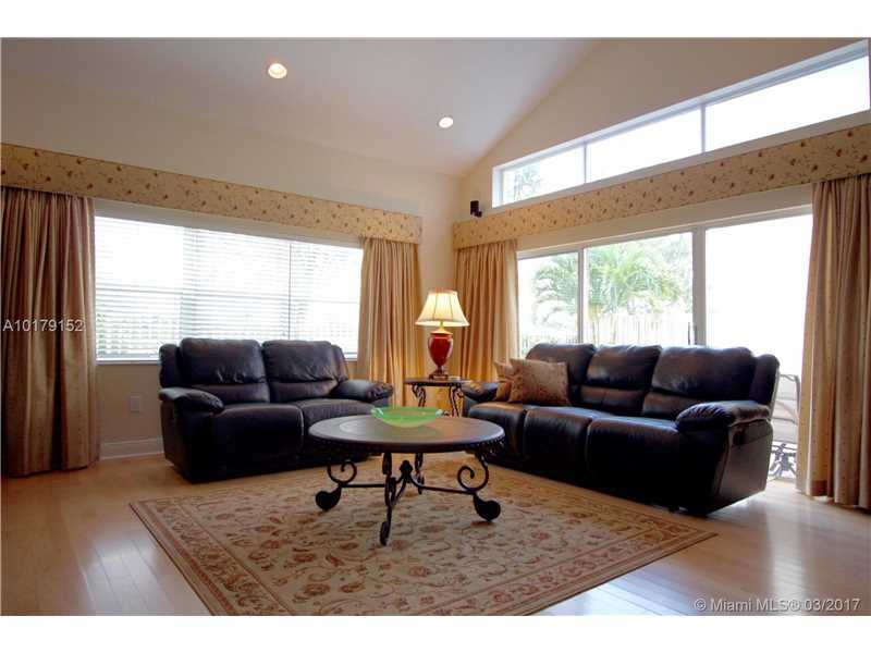 Property Photo: 1820 Sweetbay Way FL 33019