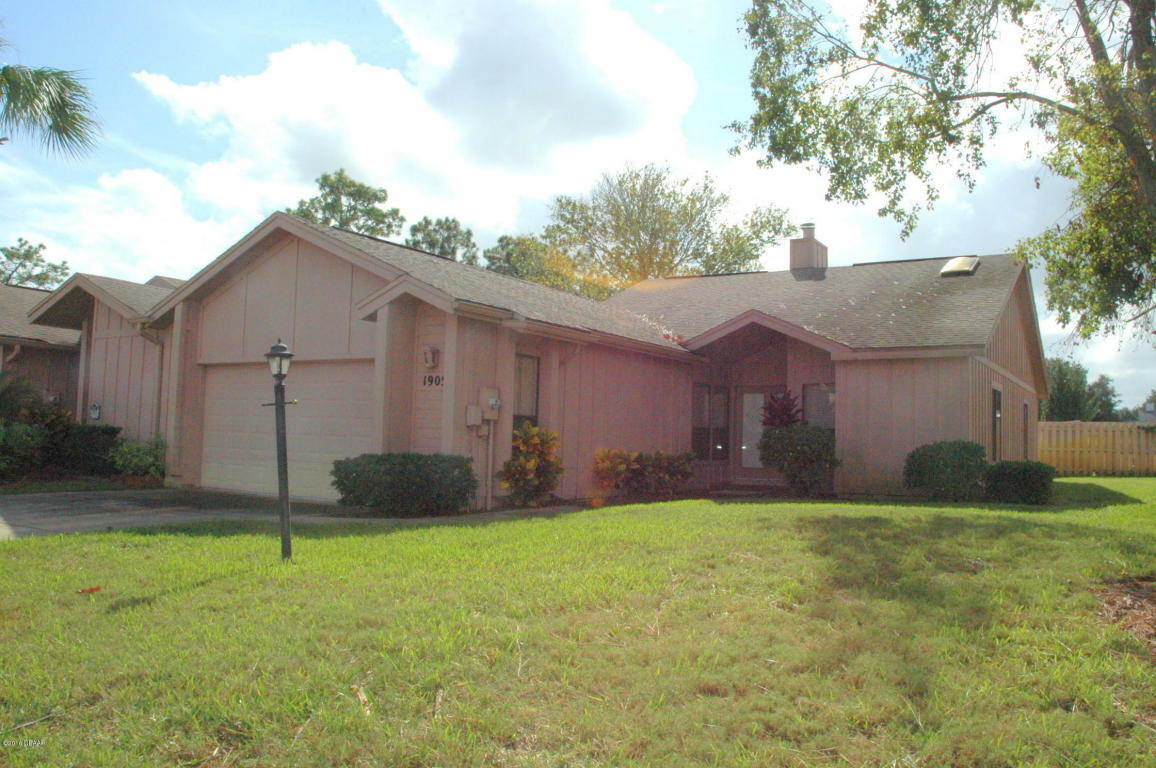 Property Photo:  1905 Sprucewood Way  FL 32128 