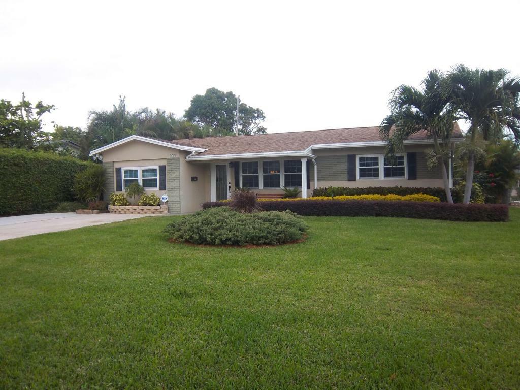 Property Photo:  239 SW 8th Avenue  FL 33435 