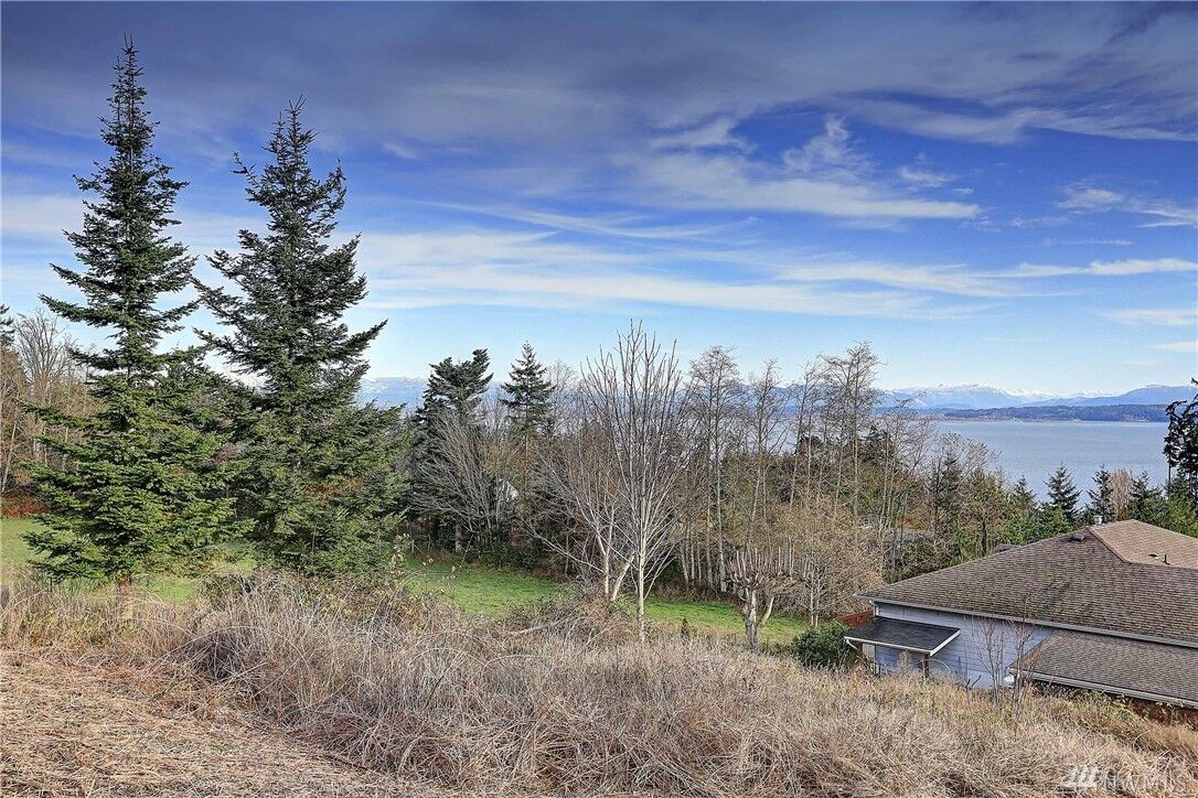 Property Photo: 1002 Fisher King Wy WA 98282