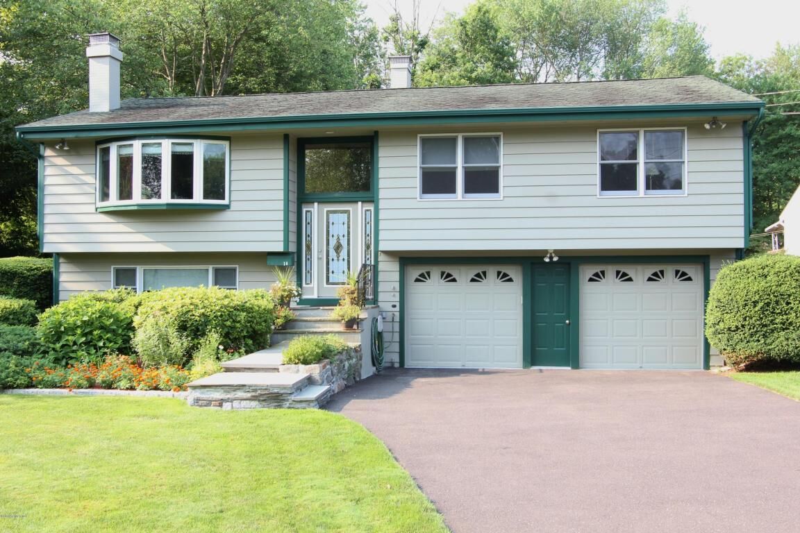 Property Photo:  14 Surrey Drive  CT 06878 