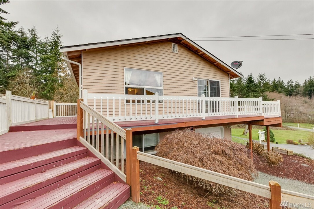 Property Photo: 1228 View St WA 98282