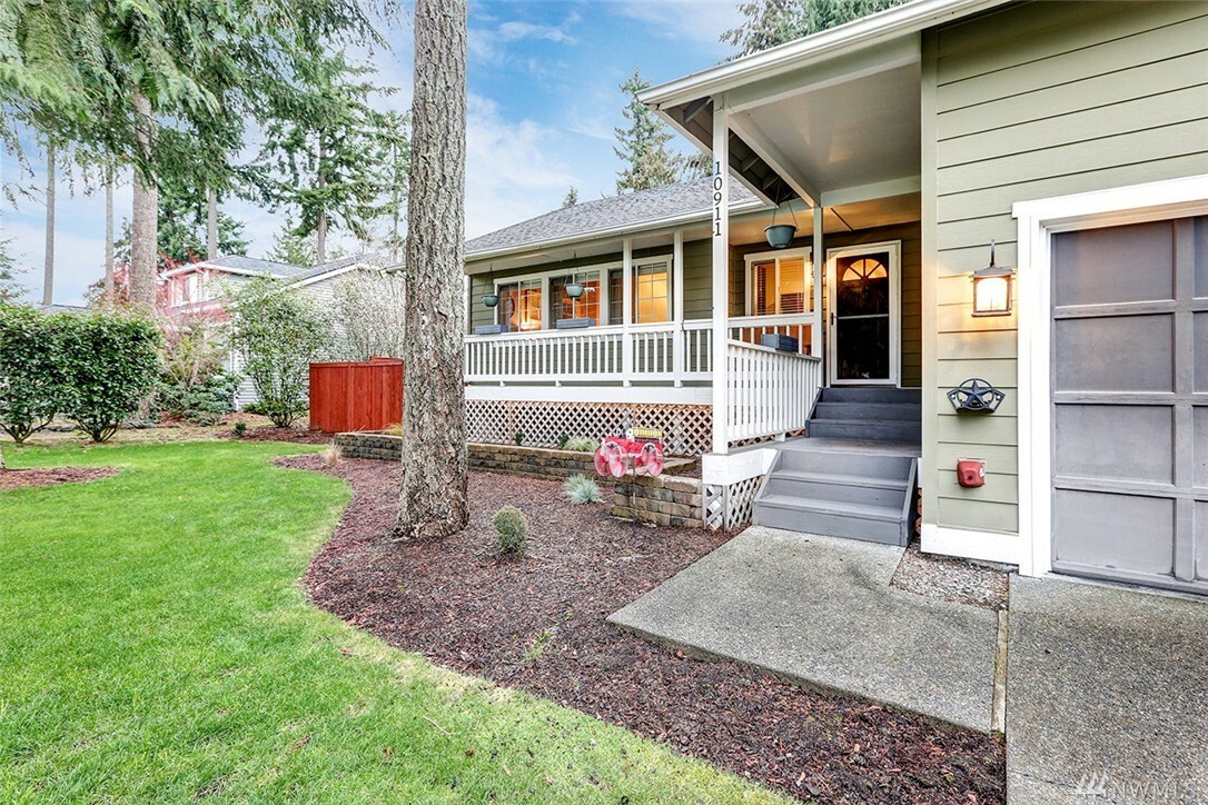 Property Photo:  10911 205th Av Ct E  WA 98391 