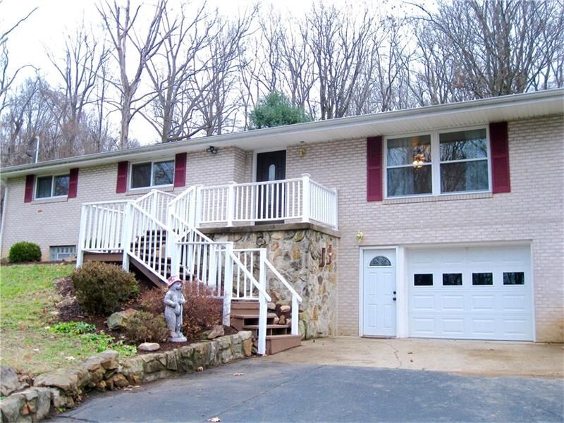 Property Photo: 1003 Royal Heights Dr PA 15425