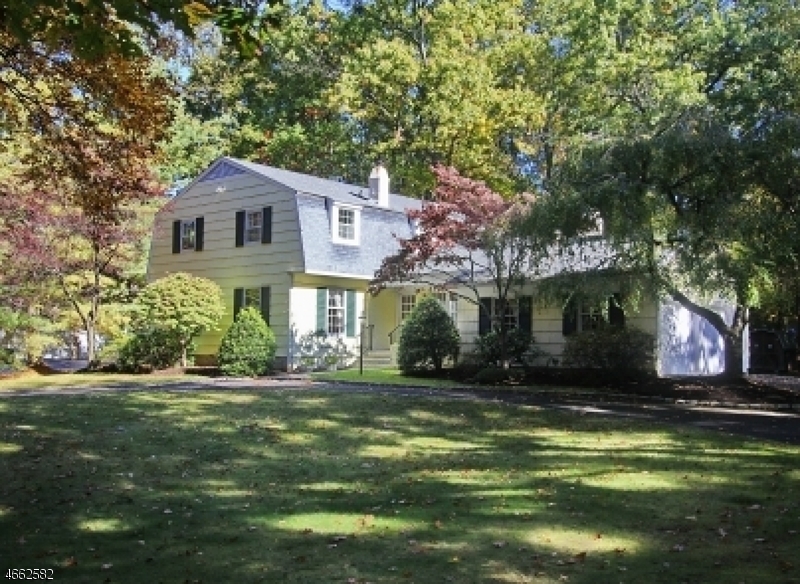 Property Photo:  15 Allenby Lane  NJ 07076 