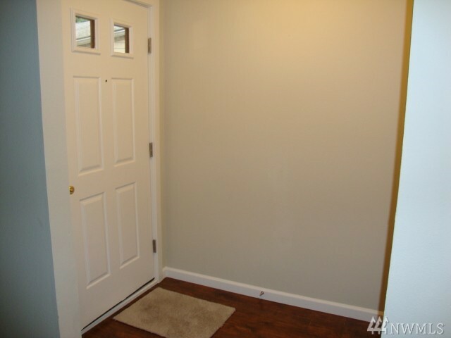 Property Photo: 14615 NE 40th St J4 WA 98007