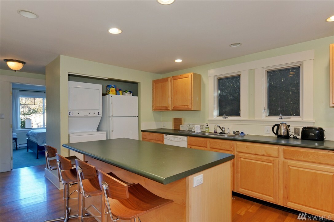 Property Photo:  3938 S Ferdinand St  WA 98118 