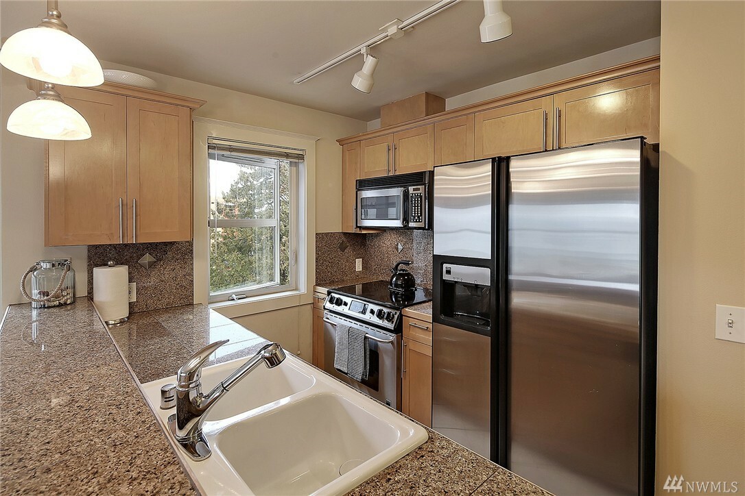 Property Photo:  326 Queen Anne Ave N 401  WA 98109 