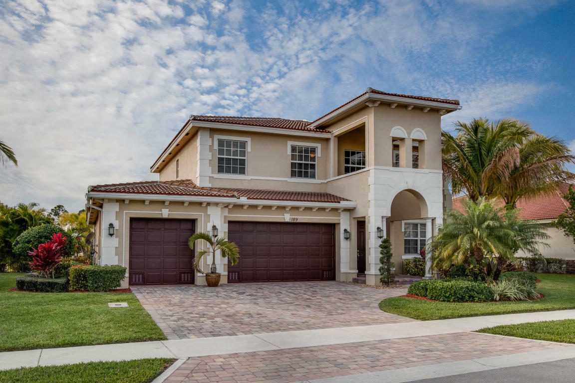 Property Photo: 189 Umbrella Place FL 33458