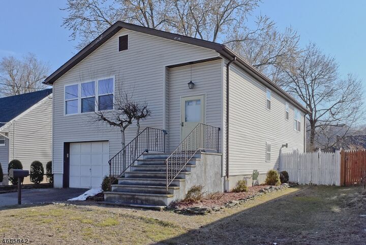 31 Ballston St  Bloomingdale Boro NJ 07403 photo