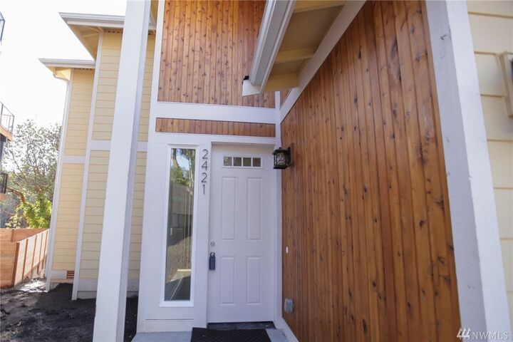 Property Photo:  2421 SW 154th Place  WA 98166 