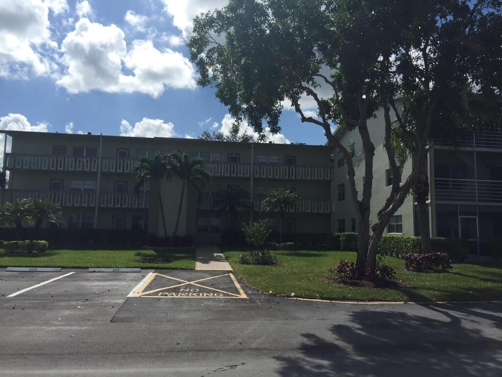 Property Photo:  300 Dorset H  FL 33434 