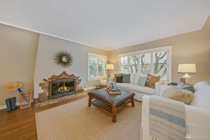 Property Photo: 6017 32nd Ave NE WA 98115