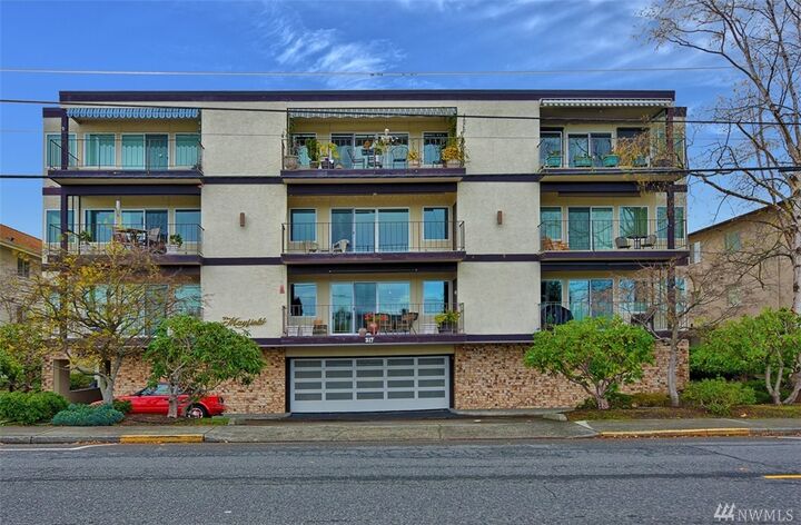 Property Photo:  317 3rd Ave S 202  WA 98020 