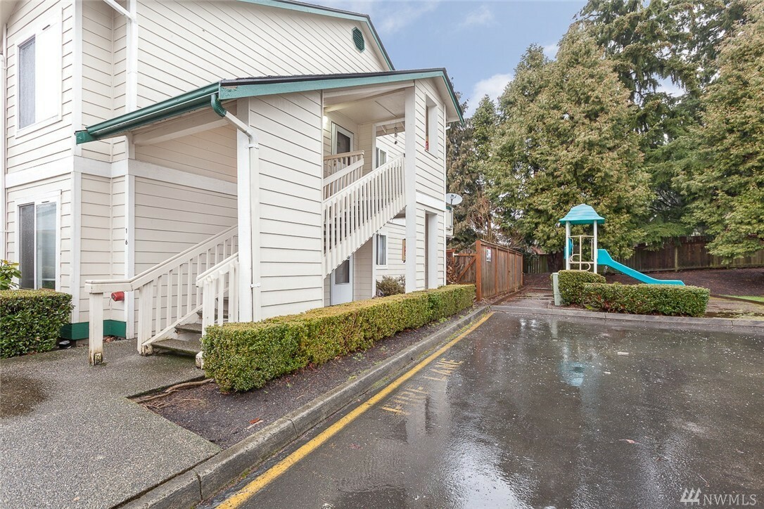 Property Photo:  1131 115th St SW G-206  WA 98204 