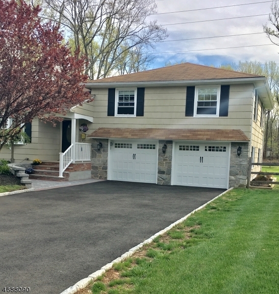 Property Photo:  1558 Ramapo Way  NJ 07076 