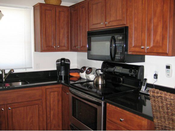 Property Photo:  881 Mammoth Road, Unit 8 (End Unit) 8  NH 03104 