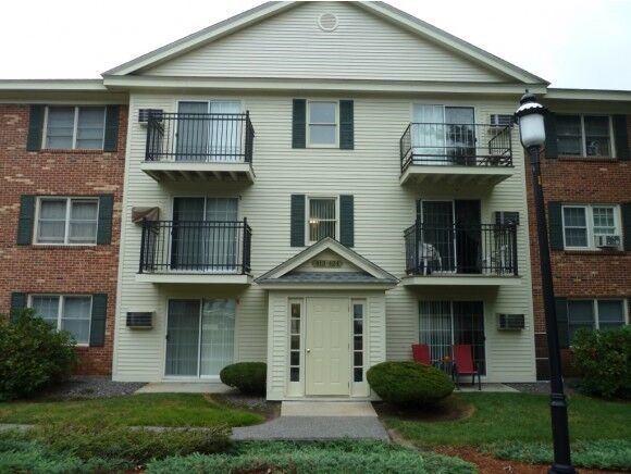 Property Photo: 4 Midhurst Rd. U 415 NH 03062