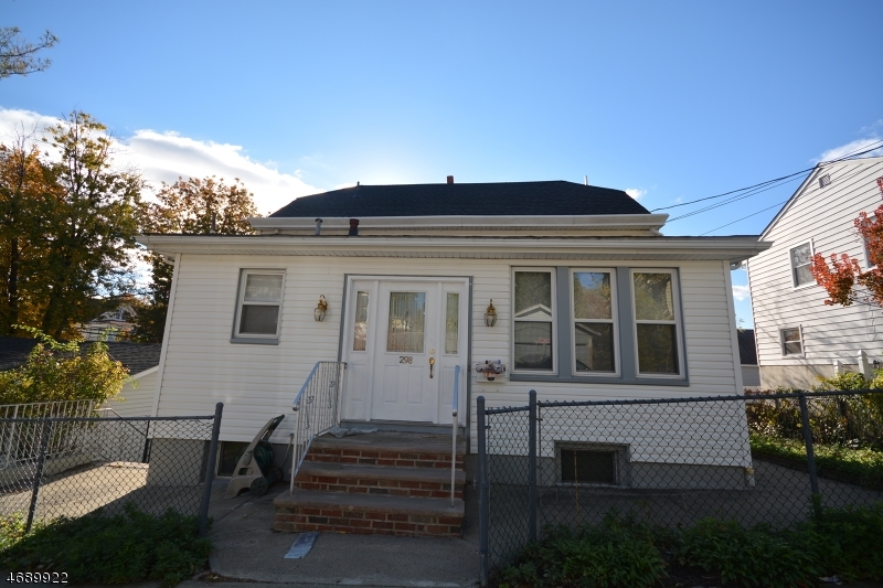 Property Photo:  298 N 12th Pl  NJ 07508 