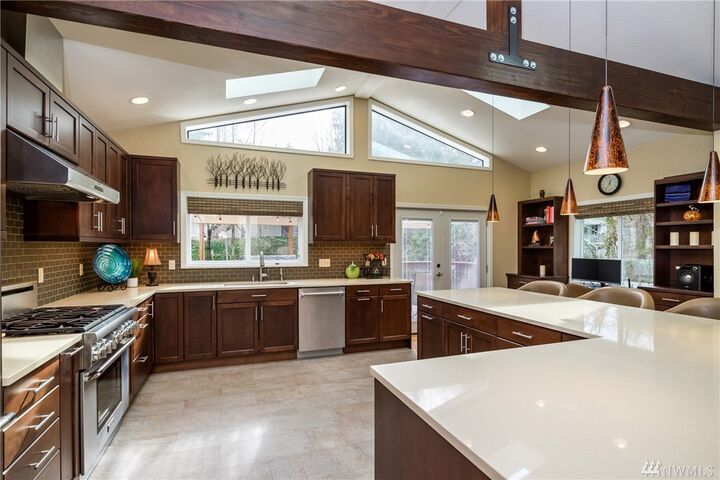 Property Photo:  8713 NE 144th St  WA 98034 