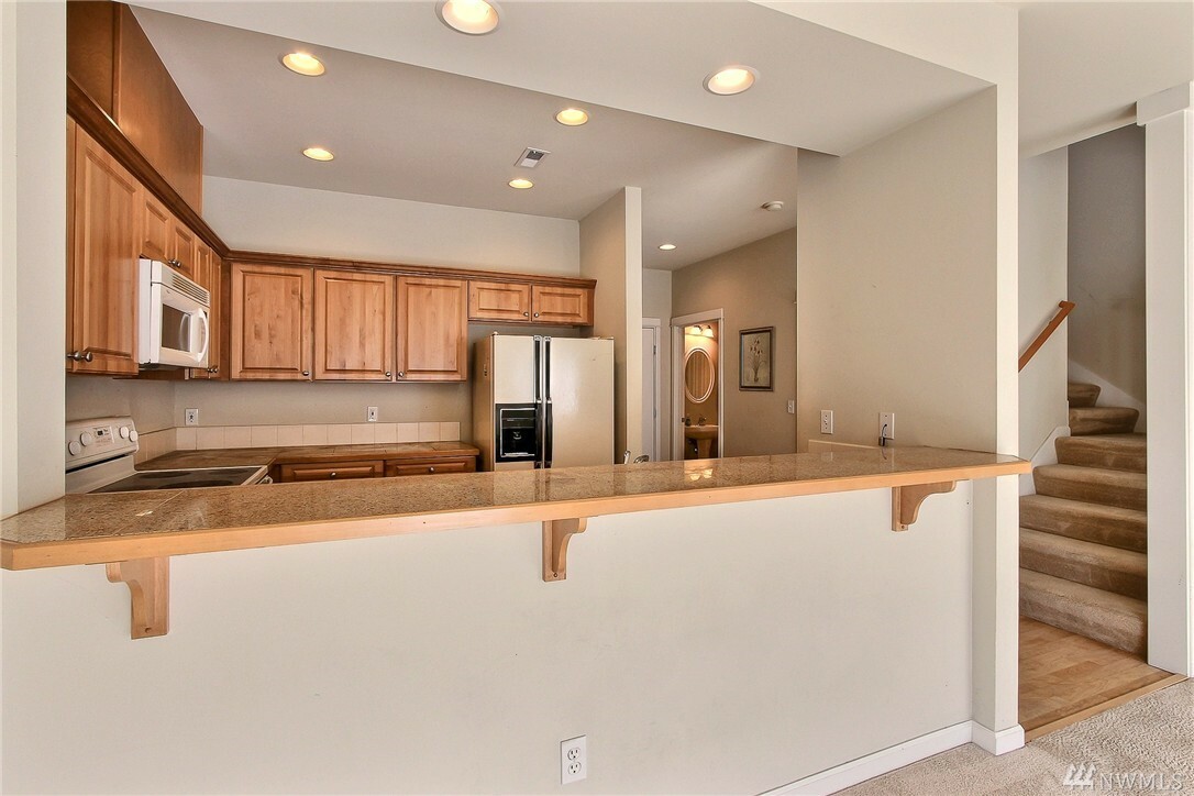 Property Photo: 10700 SE 260th St H102 WA 98030