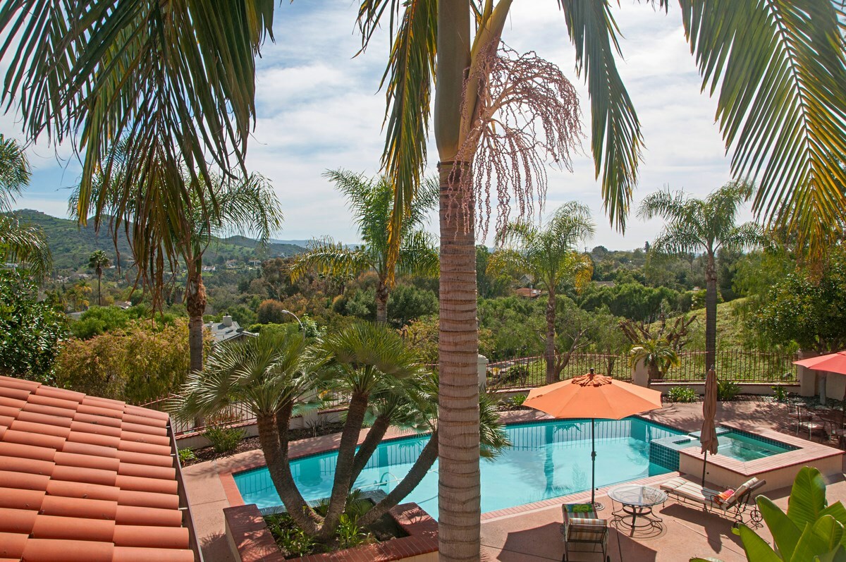 Property Photo: 626 Ora Avo Dr CA 92084