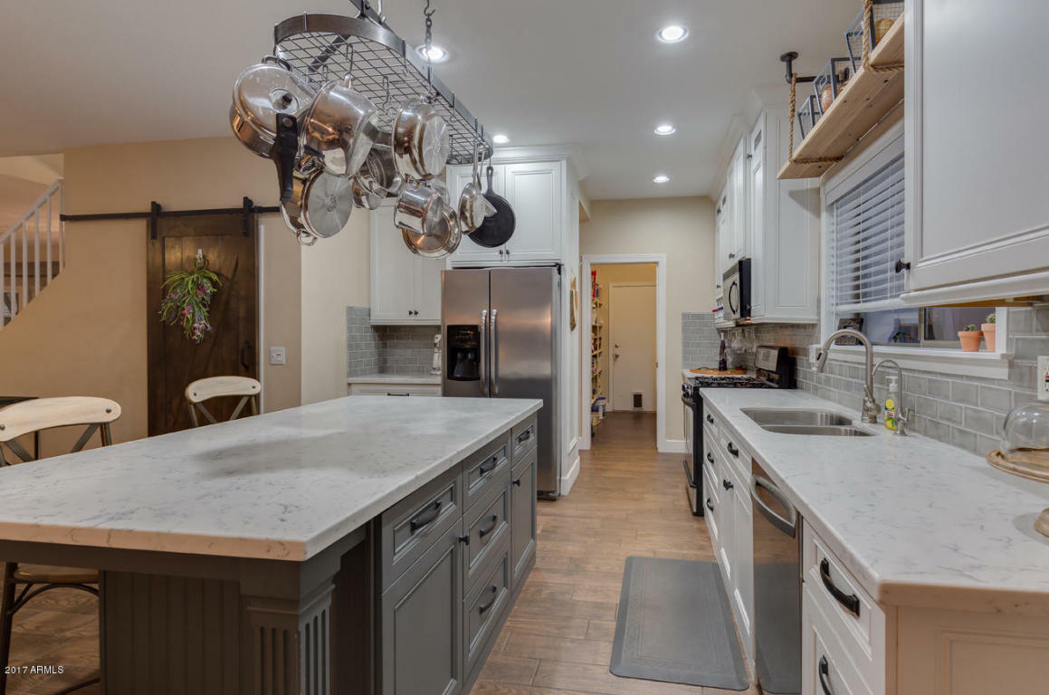 Property Photo: 6720 S Ashley Court AZ 85249
