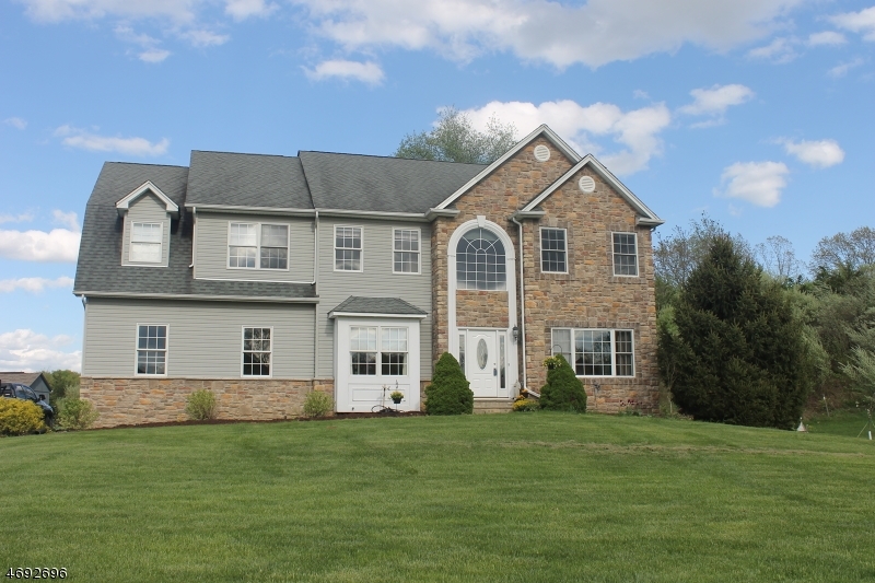 Property Photo:  17 Ponderosa Trl  NJ 07871 
