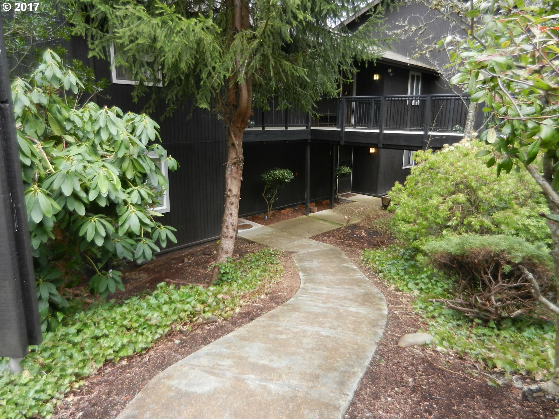 Property Photo: 2621 Woodstone Pl OR 97405