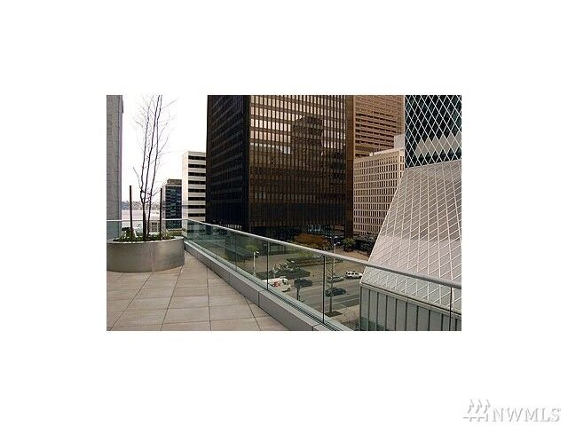 Property Photo:  909 5th Ave 1700  WA 98104 