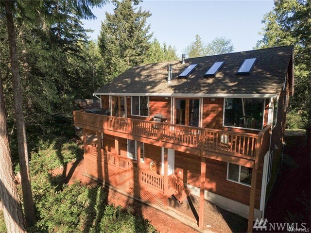 Property Photo:  764 E Lagoon Dr E  WA 98584 