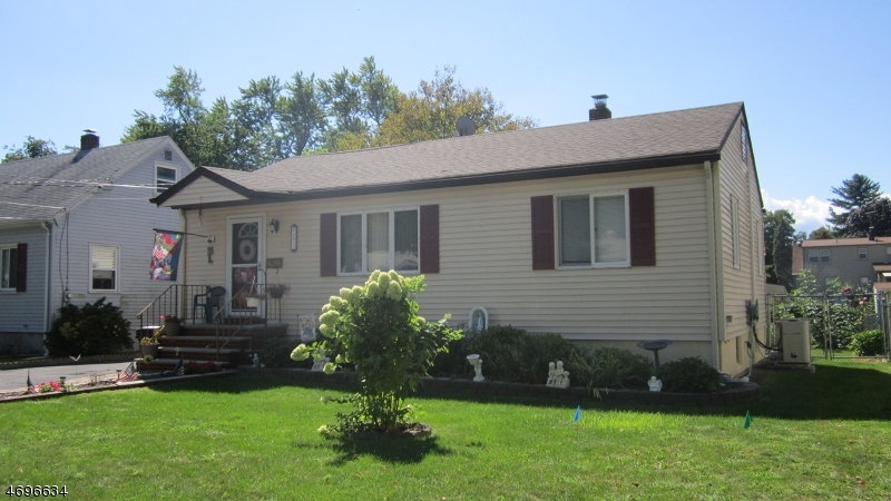 Property Photo:  172 Pine St  NJ 07442 