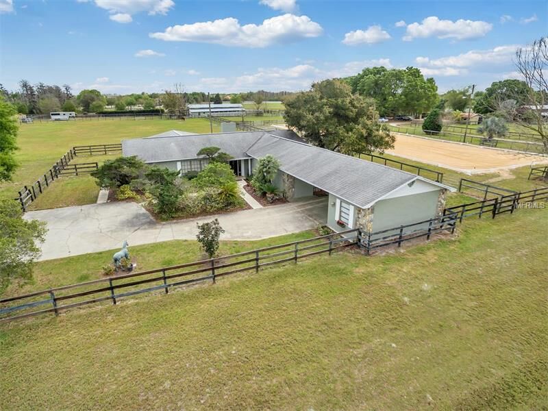 Property Photo: 17511 Hunting Hawk Trail FL 33556