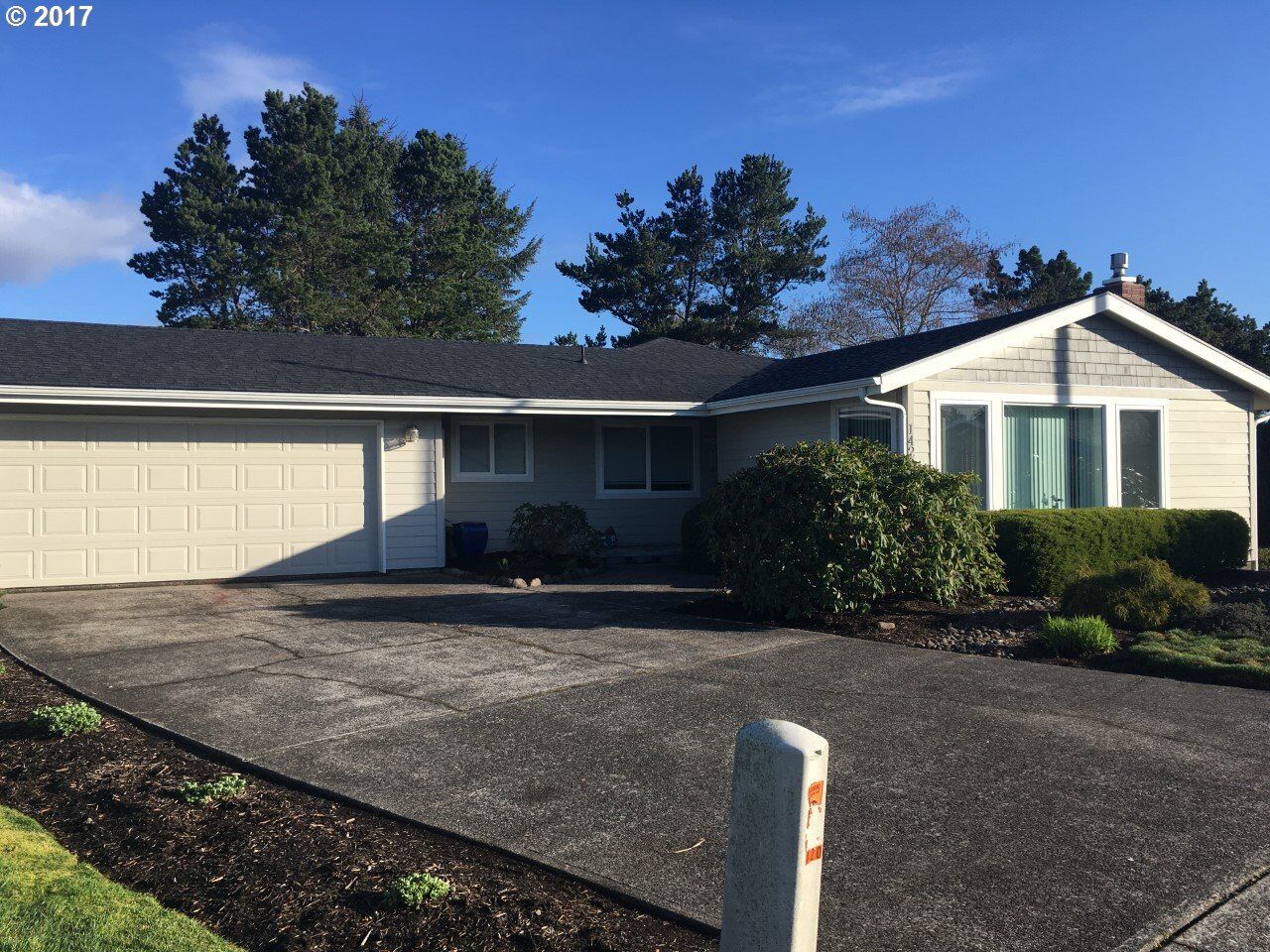 Property Photo:  1420 S Franklin  OR 97138 