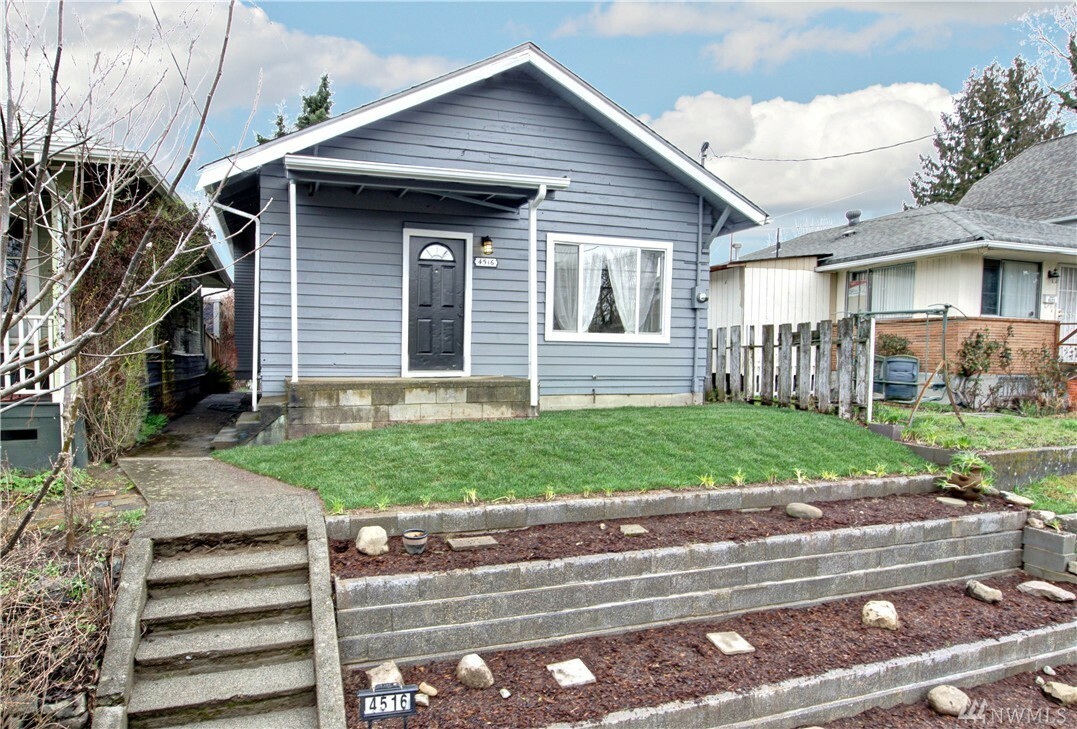 Property Photo:  4516 S Mead St  WA 98118 