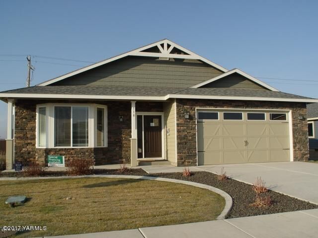 Property Photo:  118 S Zeus St  WA 98936 