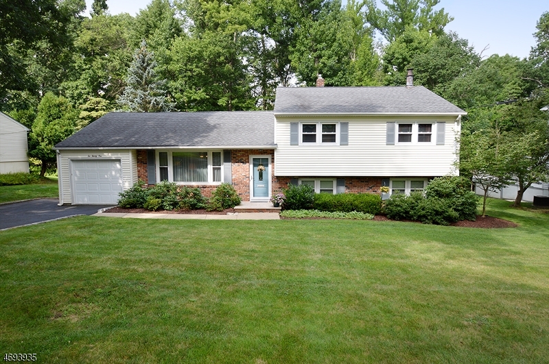 Property Photo:  221 Sutton Dr  NJ 07922 