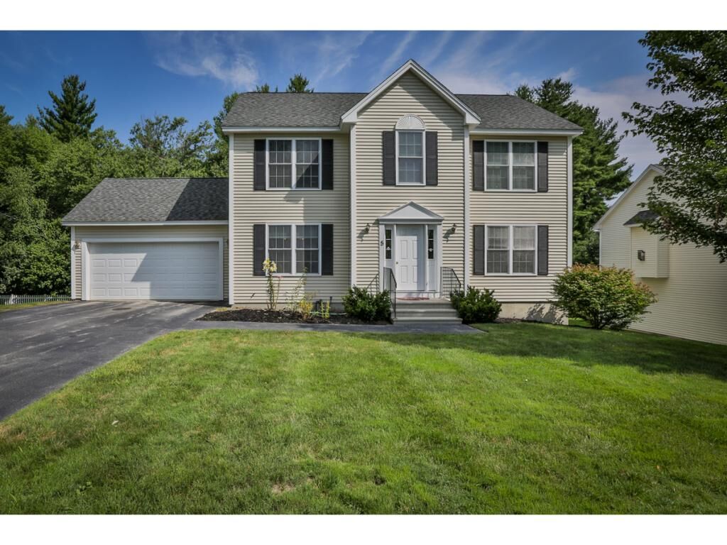 Property Photo:  5 Chokeberry Lane  NH 03062 