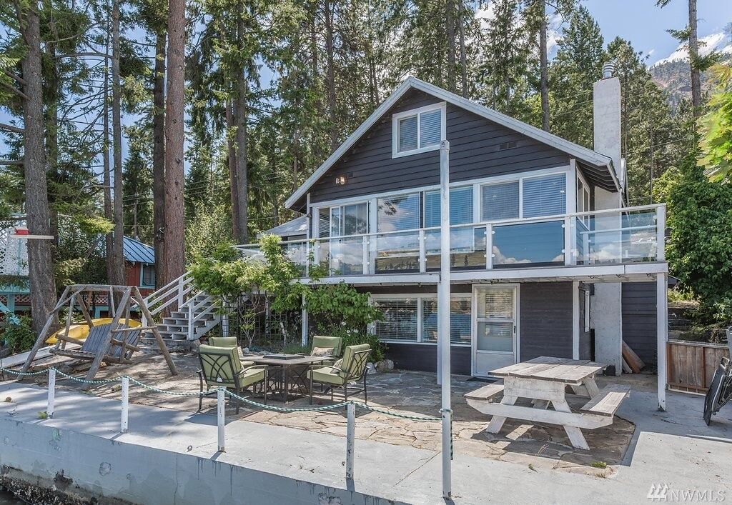 Property Photo: 12148 S Lakeshore Rd WA 98816