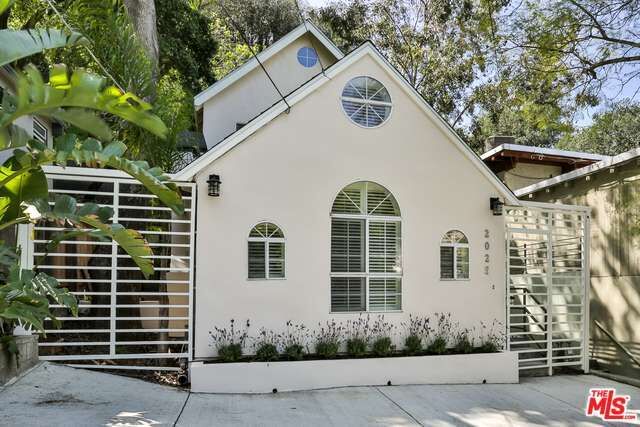 Property Photo:  2025 Oakstone Way  CA 90046 