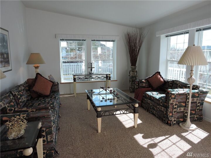 Property Photo: 586 Hunter Ave SW WA 98848