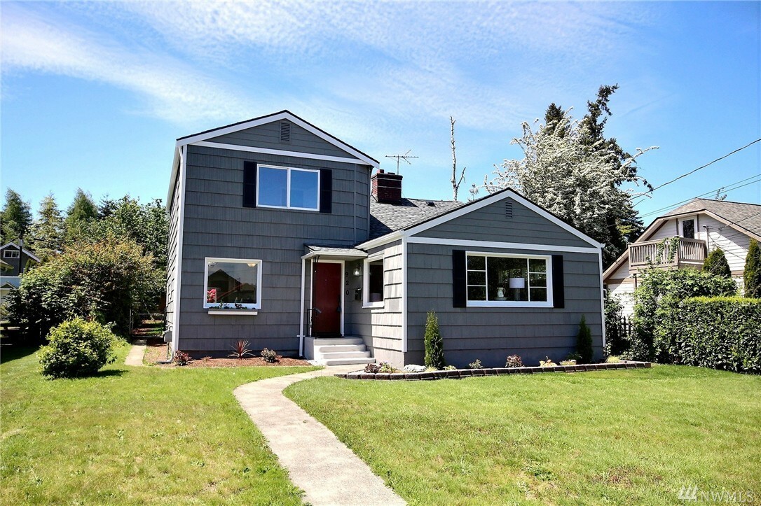 Property Photo:  920 N Alder St  WA 98406 