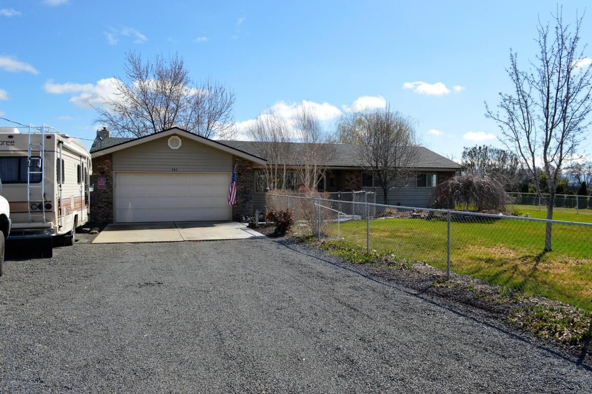 Property Photo:  141 Sinclair Ln  WA 98942 