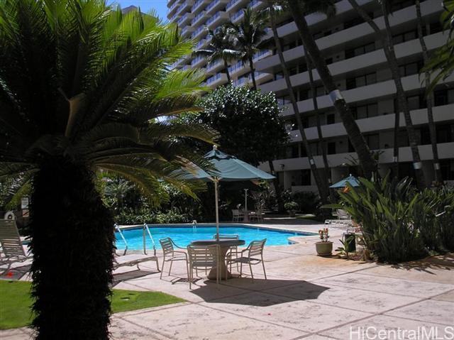Property Photo:  425 Ena Road 204B  HI 96815 