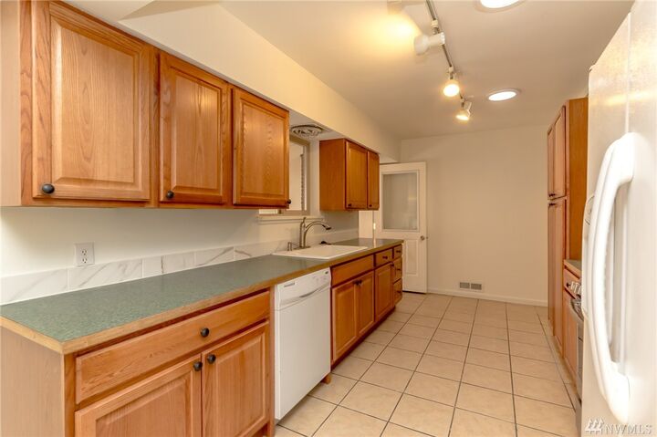 Property Photo: 1207 10th St NE WA 98002