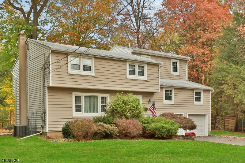 Property Photo:  25 Donald Pl  NJ 07463 