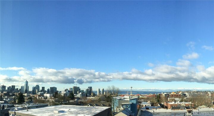 Property Photo:  427 13th Ave E A  WA 98102 