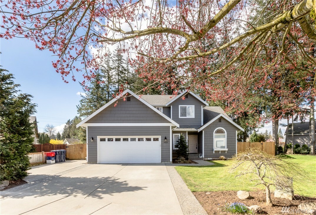 Property Photo: 1425 Pine St WA 98264