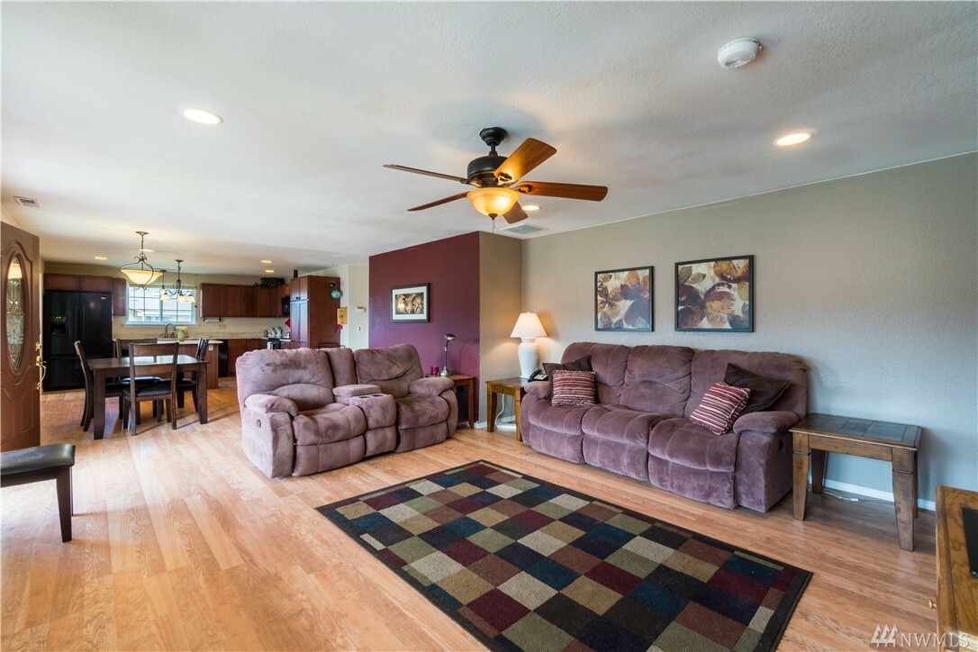 Property Photo: 635 N Bradley St WA 98816