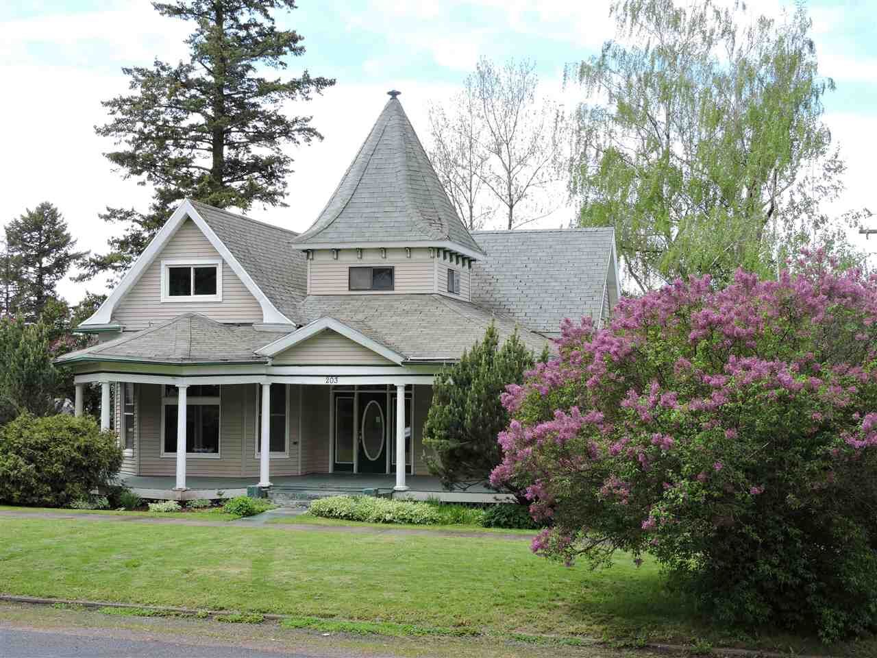Property Photo:  203 S Broadway  WA 99033 